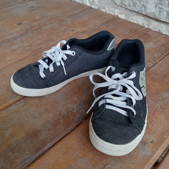 DC Sneakers - Picture 1 of 4